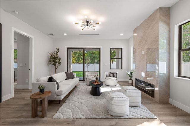 3104 W PINE STREET, Tampa, FL 33607