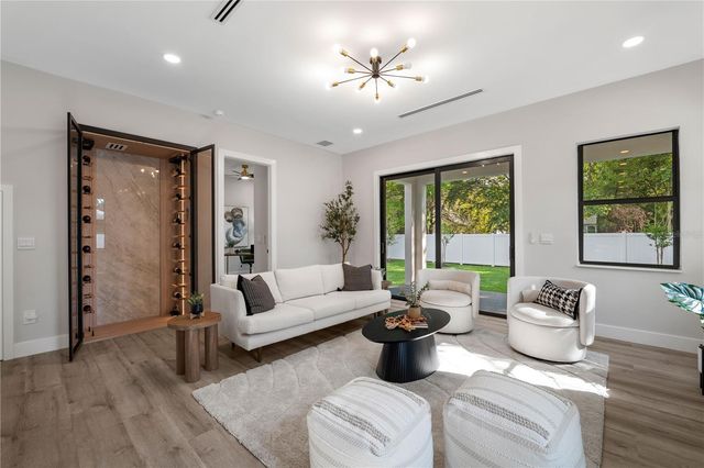 3104 W PINE STREET, Tampa, FL 33607