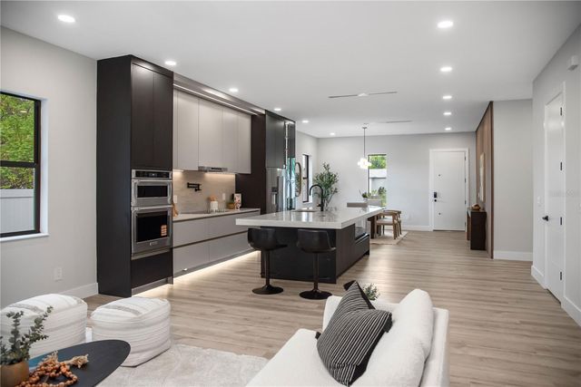 3104 W PINE STREET, Tampa, FL 33607