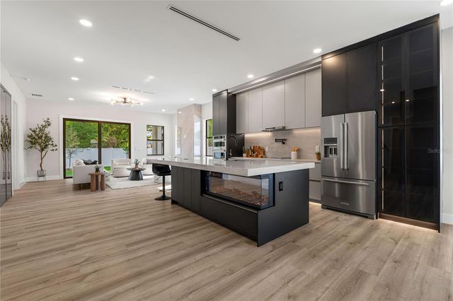 3104 W PINE STREET, Tampa, FL 33607