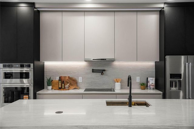 3104 W PINE STREET, Tampa, FL 33607