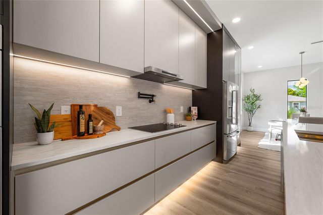 3104 W PINE STREET, Tampa, FL 33607