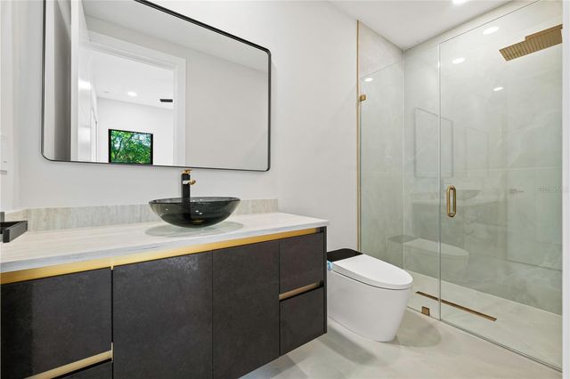 3104 W PINE STREET, Tampa, FL 33607