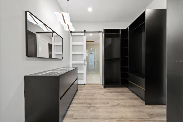 3104 W PINE STREET, Tampa, FL 33607