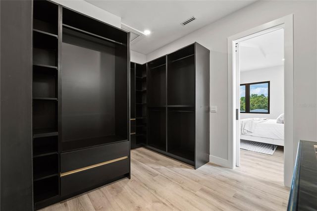 3104 W PINE STREET, Tampa, FL 33607