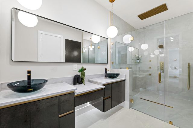 3104 W PINE STREET, Tampa, FL 33607