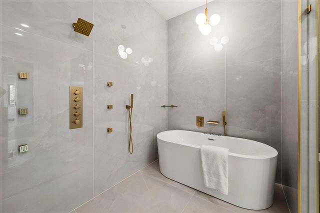 3104 W PINE STREET, Tampa, FL 33607