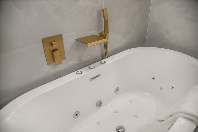 3104 W PINE STREET, Tampa, FL 33607