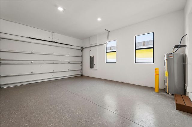 3104 W PINE STREET, Tampa, FL 33607