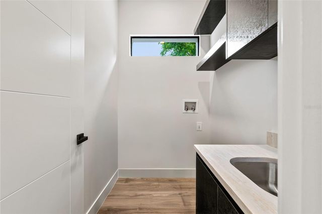 3104 W PINE STREET, Tampa, FL 33607