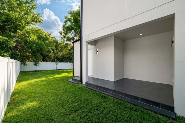 3104 W PINE STREET, Tampa, FL 33607