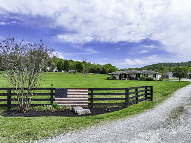 6865 Flat Creek Rd, College Grove, TN 37046