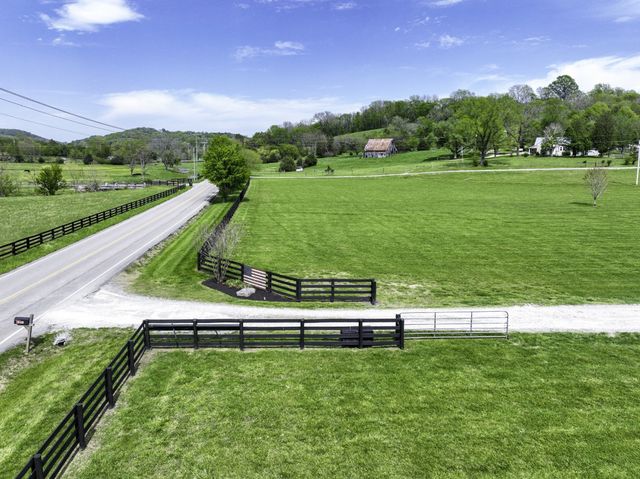 6865 Flat Creek Rd, College Grove, TN 37046