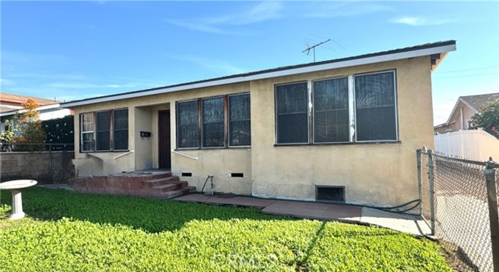 468 S Fetterly, Los Angeles, CA 90022