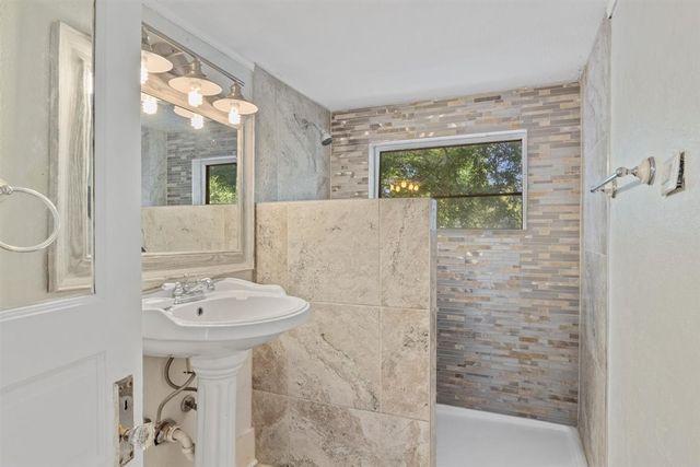 1123 W Gandy Street, Denison, TX 75020