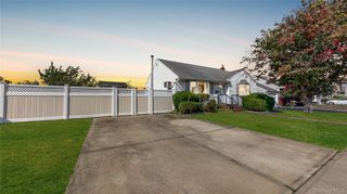 19 Arpad Street, Hicksville, NY 11801