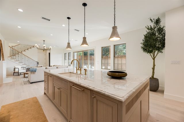 6402 Westlake Avenue, Dallas, TX 75214