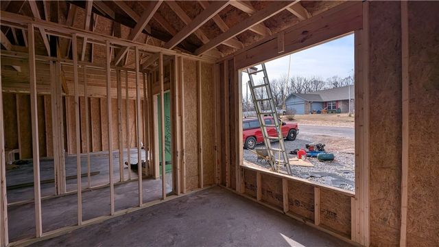 30 Hebrides Lane, Bella Vista, AR 72715