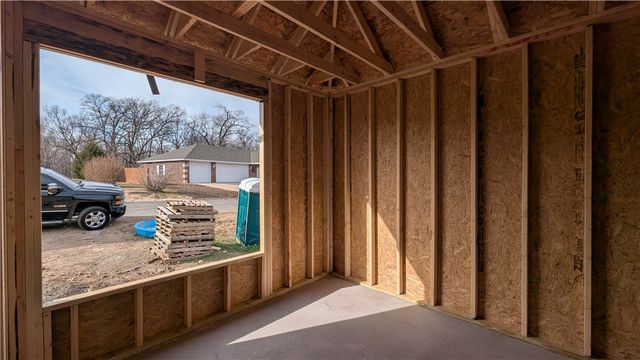 30 Hebrides Lane, Bella Vista, AR 72715