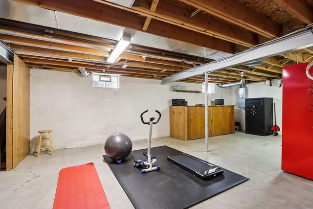 N73W15968 Alpine LANE, Menomonee Falls, WI 53051