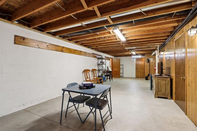 N73W15968 Alpine LANE, Menomonee Falls, WI 53051