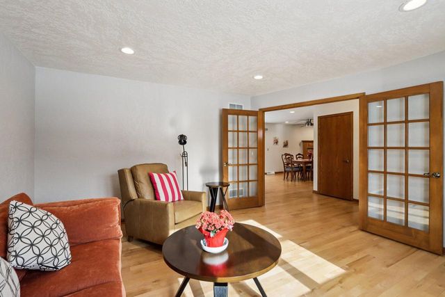 N73W15968 Alpine LANE, Menomonee Falls, WI 53051