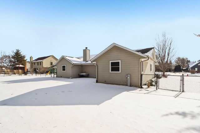 N73W15968 Alpine LANE, Menomonee Falls, WI 53051