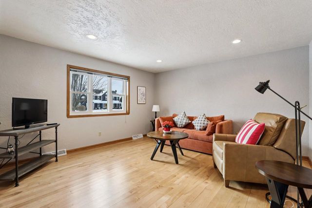 N73W15968 Alpine LANE, Menomonee Falls, WI 53051