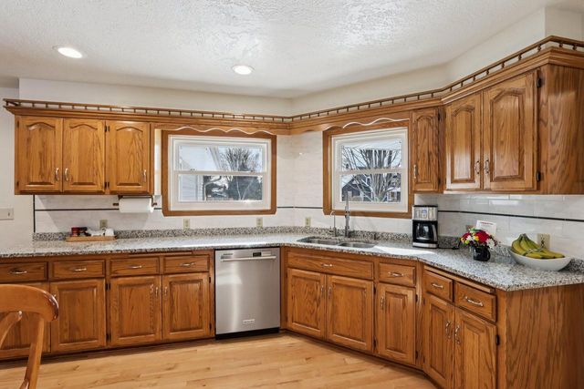 N73W15968 Alpine LANE, Menomonee Falls, WI 53051