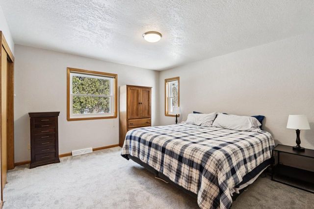 N73W15968 Alpine LANE, Menomonee Falls, WI 53051