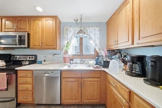 115 Arrowhead Dr, Bridgewater, MA 02324