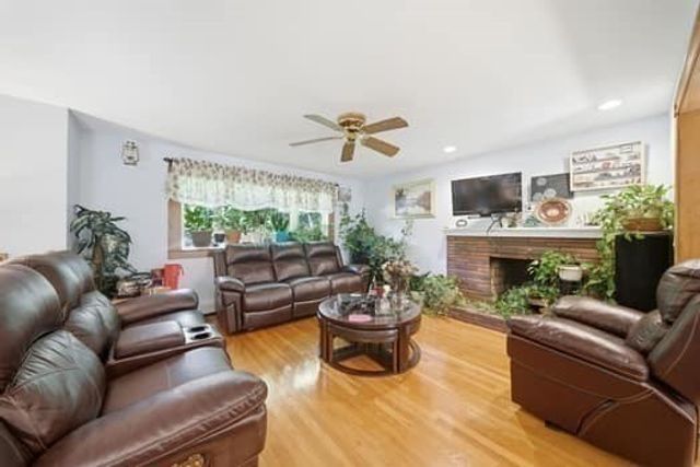 115 Arrowhead Dr, Bridgewater, MA 02324