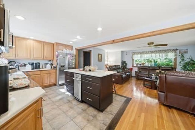 115 Arrowhead Dr, Bridgewater, MA 02324