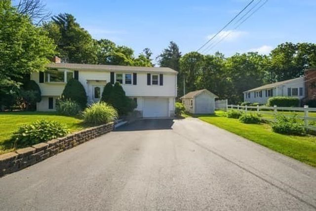 115 Arrowhead Dr, Bridgewater, MA 02324