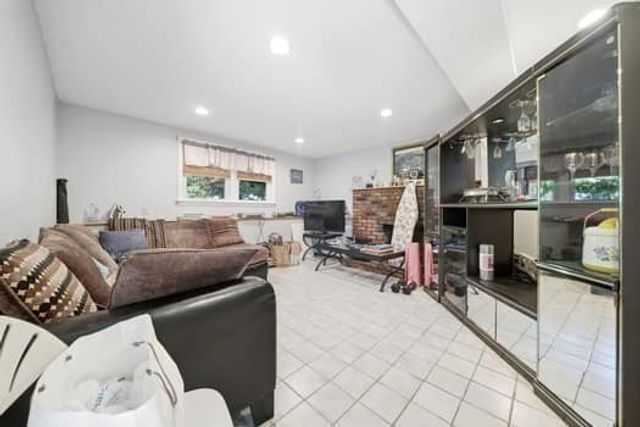 115 Arrowhead Dr, Bridgewater, MA 02324