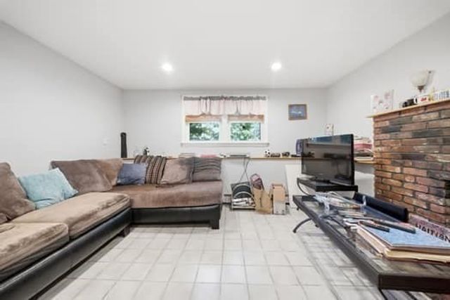 115 Arrowhead Dr, Bridgewater, MA 02324