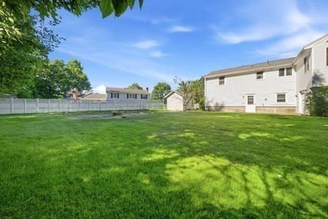 115 Arrowhead Dr, Bridgewater, MA 02324