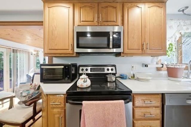 115 Arrowhead Dr, Bridgewater, MA 02324