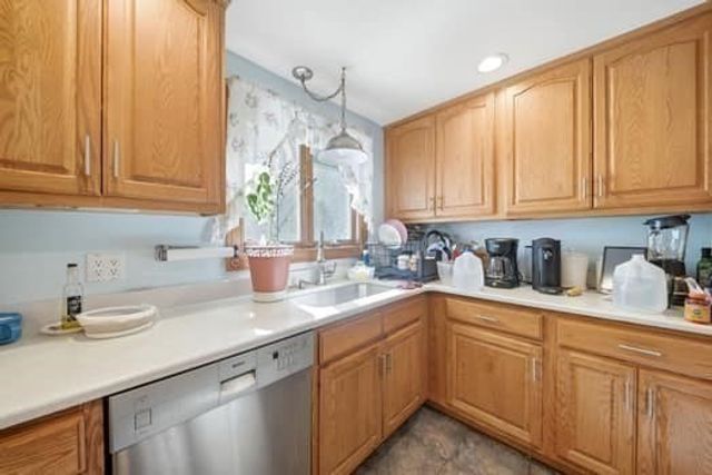 115 Arrowhead Dr, Bridgewater, MA 02324