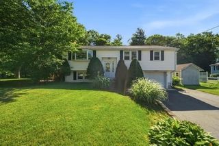 115 Arrowhead Dr, Bridgewater, MA 02324