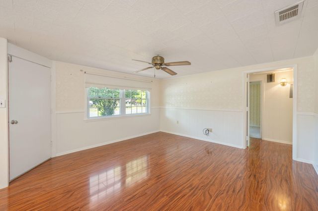 578 E Williams Avenue, Crestview, FL 32539