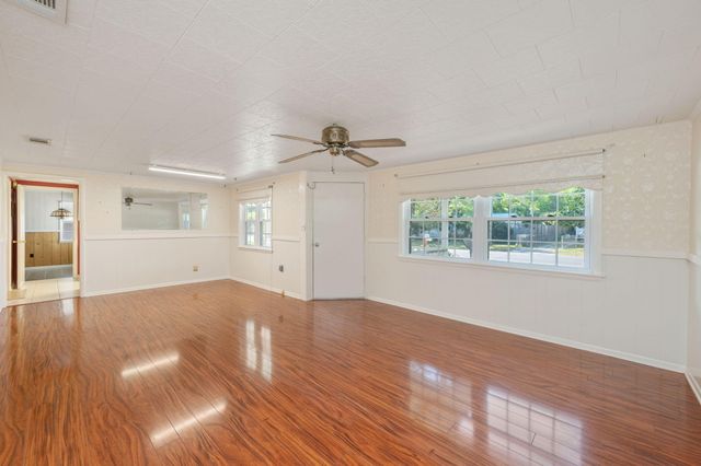 578 E Williams Avenue, Crestview, FL 32539