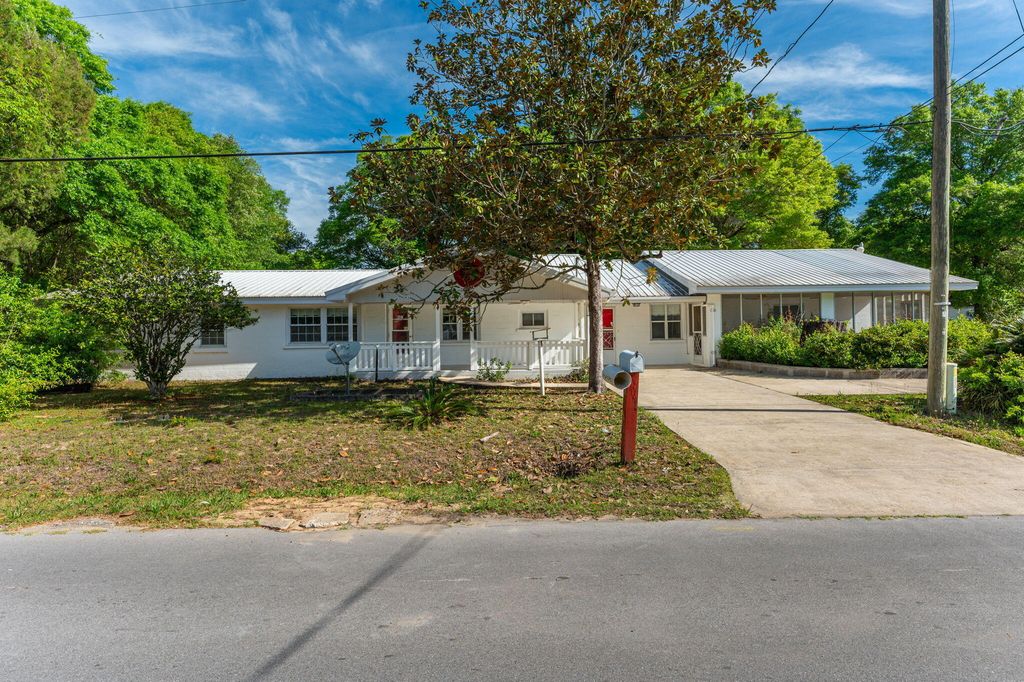 578 E Williams Avenue, Crestview, FL 32539