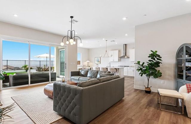 3381 Rock Springs Ranch Dr, Folsom, CA 95630