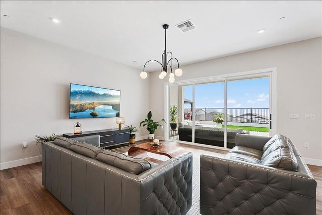 3381 Rock Springs Ranch Dr, Folsom, CA 95630