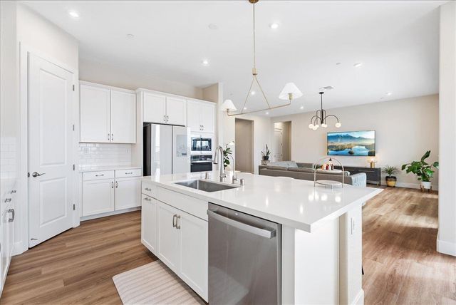 3381 Rock Springs Ranch Dr, Folsom, CA 95630