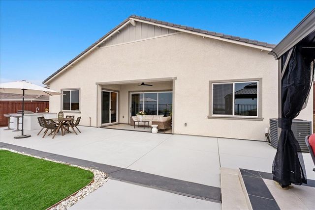 3381 Rock Springs Ranch Dr, Folsom, CA 95630