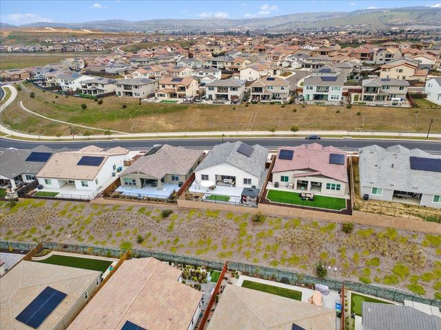 3381 Rock Springs Ranch Dr, Folsom, CA 95630