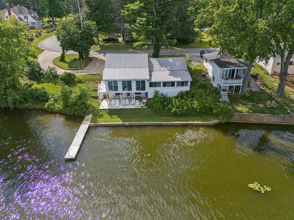 917 Elm Street, Colon Vllg, MI 49040