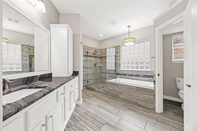 6 Villa Canyon Place, The Woodlands, TX 77382